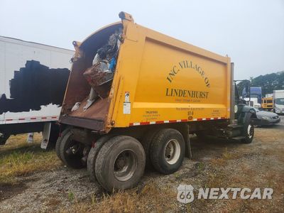 Trzecie zdjęcie samochodu z tyłu: 2016 INTERNATIONAL 7400 REFUSE TRUCK VIN:1HTWGAAT0GH192538 - miniatura