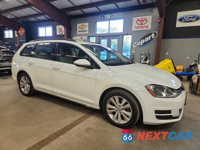 Czwarte zdjęcie samochodu z boku: 2017 VOLKSWAGEN GOLF SPORTWAGEN S VIN:3VW017AU9HM520159 - miniatura