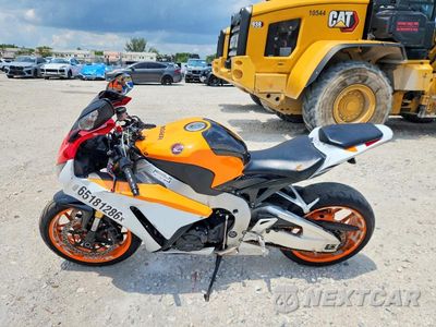 Trzecie zdjęcie samochodu z tyłu: 2015 HONDA CBR1000 RR VIN:JH2SC594XFK700132 - miniatura