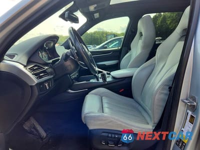 Zdjęcie 7 z 13 samochodu: 2016 BMW X5 M VIN:5YMKT6C5XG0R78274 - miniatura