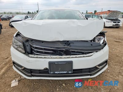 Piąte zdjęcie samochodu w środku: 2016 VOLKSWAGEN PASSAT S VIN:1VWAT7A33GC021458 - miniatura