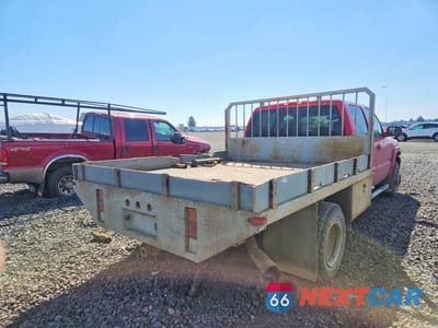 Trzecie zdjęcie samochodu z tyłu: 2002 GMC NEW SIERRA K3500 VIN:1GTJK33162F237760 - miniatura