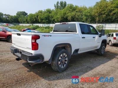 Trzecie zdjęcie samochodu z tyłu: 2024 CHEVROLET SILVERADO K2500 CUSTOM VIN:2GC4YME72R1136008 - miniatura