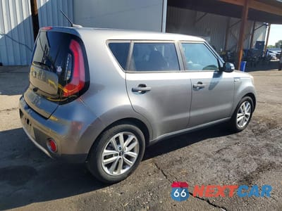 Trzecie zdjęcie samochodu z tyłu: 2017 KIA SOUL + VIN:KNDJP3A58H7444273 - miniatura