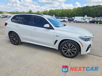 Czwarte zdjęcie samochodu z boku: 2022 BMW X5 XDRIVE45E VIN:5UXTA6C09N9M26537 - miniatura