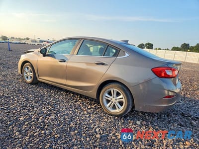 Drugie zdjęcie samochodu z przodu: 2017 CHEVROLET CRUZE LT VIN:1G1BE5SM5H7141083 - miniatura