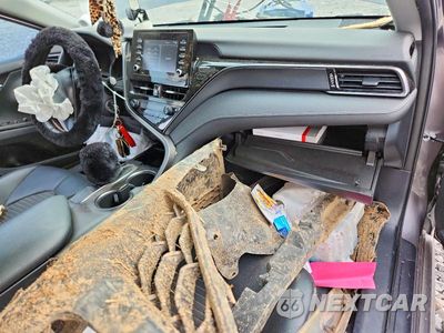 Zdjęcie 8 z 12 samochodu: 2023 TOYOTA CAMRY SE VIN:4T1G11AK8PU764551 - miniatura