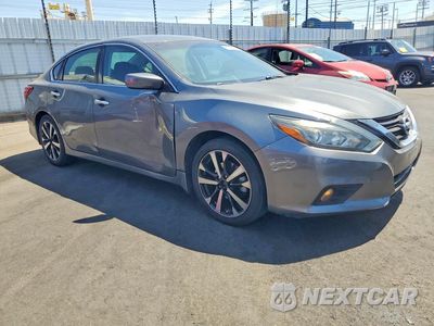 Czwarte zdjęcie samochodu z boku: 2018 NISSAN ALTIMA 2.5 SR VIN:1N4AL3AP4JC102819 - miniatura