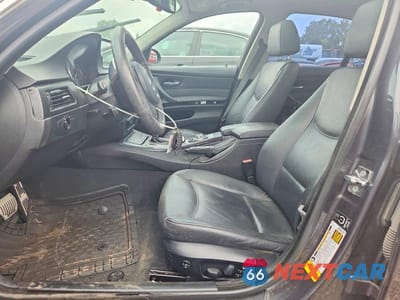 Zdjęcie 7 z 12 samochodu: 2006 BMW 330 I VIN:WBAVB33536KS31414 - miniatura