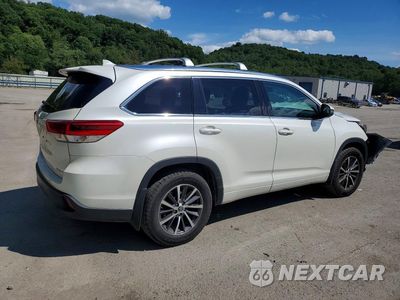 Trzecie zdjęcie samochodu z tyłu: 2018 TOYOTA HIGHLANDER XLE VIN:5TDJZRFH8JS540920 - miniatura