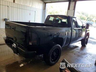 Trzecie zdjęcie samochodu z tyłu: 2011 CHEVROLET SILVERADO K1500 LT VIN:1GCRKSE39BZ241943 - miniatura