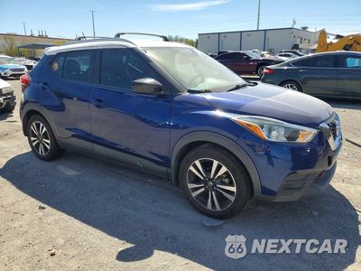 Czwarte zdjęcie samochodu z boku: 2019 NISSAN KICKS SV VIN:3N1CP5CU1KL561966 - miniatura