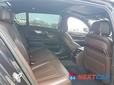 Zdjęcie 10 z 12 samochodu: 2016 BMW 740 I VIN:WBA7E2C57GG547414 - miniatura