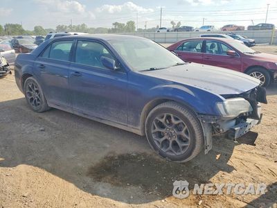 Czwarte zdjęcie samochodu z boku: 2015 CHRYSLER 300 S VIN:2C3CCAGG0FH909071 - miniatura