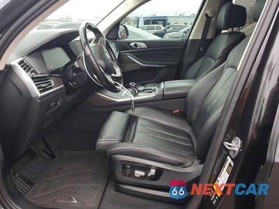Zdjęcie 7 z 13 samochodu: 2019 BMW X7 XDRIVE40I VIN:5UXCW2C51KL089916 - miniatura