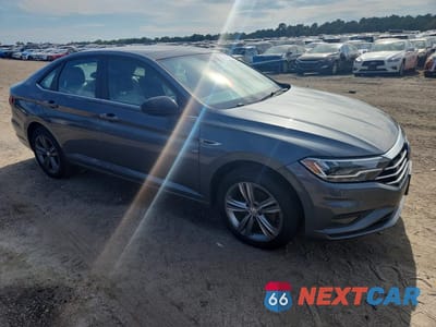 Czwarte zdjęcie samochodu z boku: 2019 VOLKSWAGEN JETTA S VIN:3VWCB7BU8KM192507 - miniatura