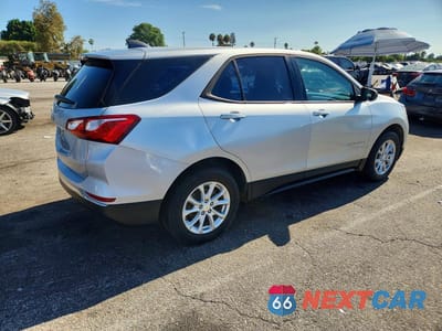 Trzecie zdjęcie samochodu z tyłu: 2018 CHEVROLET EQUINOX LS VIN:2GNAXHEV2J6160643 - miniatura