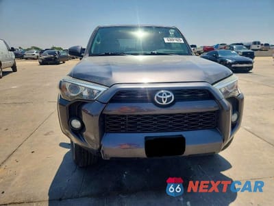 Piąte zdjęcie samochodu w środku: 2016 TOYOTA 4RUNNER SR5 VIN:JTEZU5JR2G5114533 - miniatura