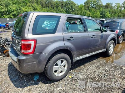 Trzecie zdjęcie samochodu z tyłu: 2011 FORD ESCAPE XLS VIN:1FMCU9C7XBKC60956 - miniatura