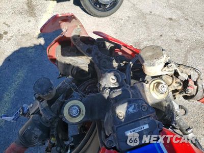 Zdjęcie 7 z 9 samochodu: 2006 HONDA CBR1000 RR VIN:JH25C57046M207390 - miniatura