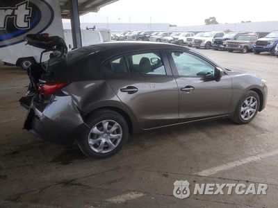 Trzecie zdjęcie samochodu z tyłu: 2014 MAZDA 3 SPORT VIN:JM1BM1U76E1200697 - miniatura