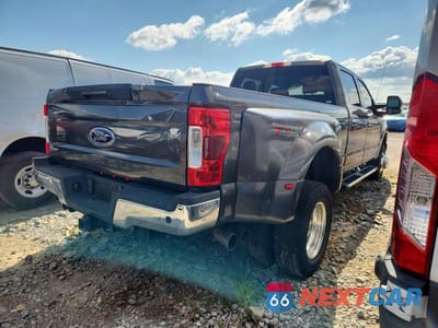 Trzecie zdjęcie samochodu z tyłu: 2019 FORD F350 SUPER DUTY VIN:1FT8W3DTXKEF46429 - miniatura