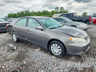 Czwarte zdjęcie samochodu z boku: 2005 TOYOTA CAMRY LE VIN:4T1BE32K05U944371 - miniatura
