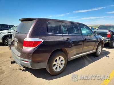 Trzecie zdjęcie samochodu z tyłu: 2013 TOYOTA HIGHLANDER BASE VIN:5TDBK3EH9DS207377 - miniatura