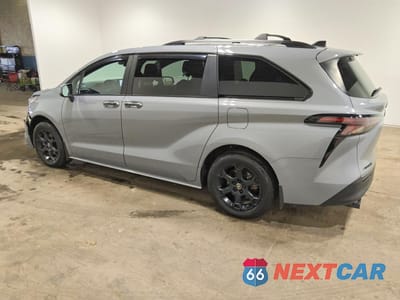 Drugie zdjęcie samochodu z przodu: 2025 TOYOTA SIENNA WOODLAND EDITION VIN:5TDCSKFC9SS176307 - miniatura