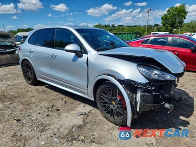 Czwarte zdjęcie samochodu z boku: 2016 PORSCHE CAYENNE GTS VIN:WP1AD2A23GLA76792 - miniatura