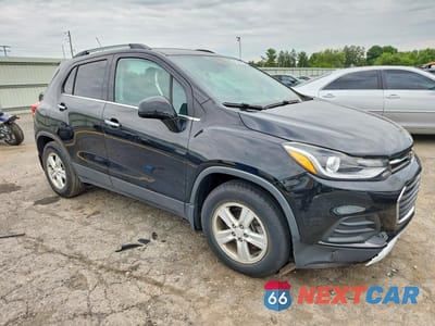Czwarte zdjęcie samochodu z boku: 2020 CHEVROLET TRAX 1LT VIN:3GNCJLSB7LL297616 - miniatura