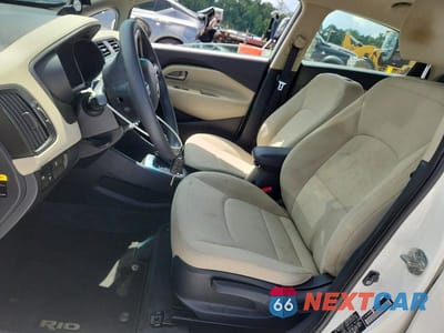 Zdjęcie 7 z 12 samochodu: 2013 KIA RIO 5-DOOR EX VIN:KNADN5A33D6284717 - miniatura