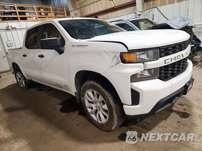 Czwarte zdjęcie samochodu z boku: 2021 CHEVROLET SILVERADO K1500 CUSTOM VIN:3GCPYBEK1MG423734 - miniatura