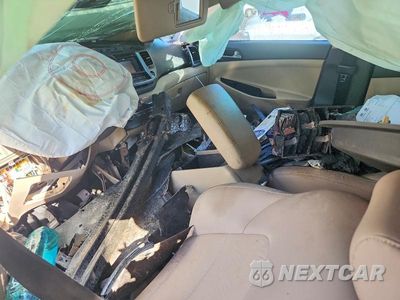 Zdjęcie 8 z 12 samochodu: 2016 HYUNDAI TUCSON SE VIN:KM8J23A46GU060719 - miniatura