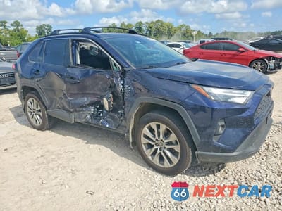 Czwarte zdjęcie samochodu z boku: 2023 TOYOTA RAV4 XLE PREMIUM VIN:2T3C1RFV6PW275329 - miniatura