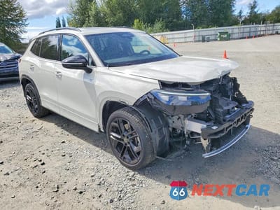 Czwarte zdjęcie samochodu z boku: 2025 VOLKSWAGEN TIGUAN SE R-LINE BLACK VIN:3VVGR7RM2SM012378 - miniatura