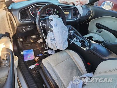Zdjęcie 8 z 12 samochodu: 2016 DODGE CHALLENGER SXT VIN:2C3CDZAG5GH329952 - miniatura