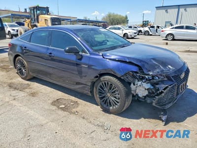 Czwarte zdjęcie samochodu z boku: 2021 TOYOTA AVALON XSE VIN:4T1EA1AB6MU001656 - miniatura