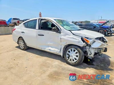 Czwarte zdjęcie samochodu z boku: 2018 NISSAN VERSA S PLUS VIN:3N1CN7APXJL815798 - miniatura