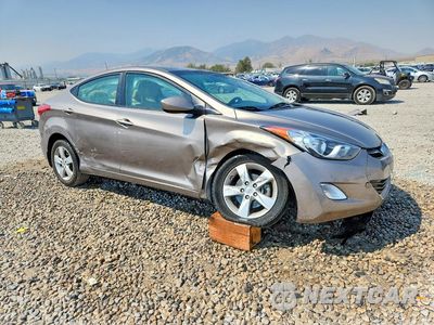 Czwarte zdjęcie samochodu z boku: 2013 HYUNDAI ELANTRA GLS VIN:5NPDH4AE0DH249936 - miniatura