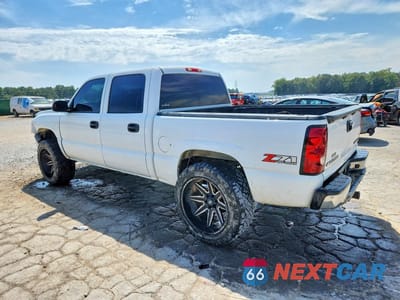 Drugie zdjęcie samochodu z przodu: 2005 CHEVROLET SILVERADO K1500 VIN:2GCEK13T051347920 - miniatura