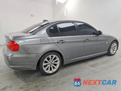 Trzecie zdjęcie samochodu z tyłu: 2011 BMW 328 I SULEV VIN:WBAPH5G56BNM73913 - miniatura