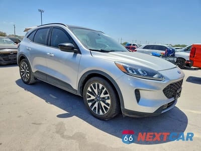 Czwarte zdjęcie samochodu z boku: 2020 FORD ESCAPE SE SPORT VIN:1FMCU0BZ1LUC55150 - miniatura