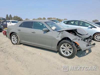 Czwarte zdjęcie samochodu z boku: 2018 CHRYSLER 300 TOURING VIN:2C3CCAAG6JH209041 - miniatura