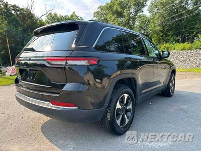 Trzecie zdjęcie samochodu z tyłu: 2024 JEEP GRAND CHEROKEE LIMITED 4XE VIN:1C4RJYB64R8957976 - miniatura