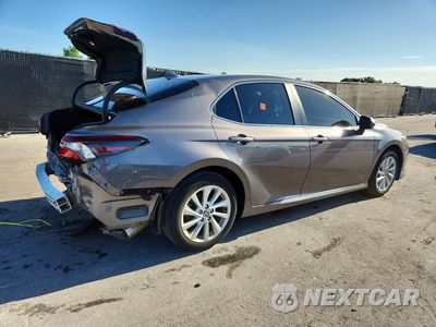 Trzecie zdjęcie samochodu z tyłu: 2024 TOYOTA CAMRY LE VIN:4T1C11AK8RU879796 - miniatura