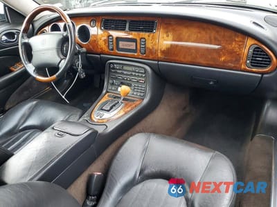 Zdjęcie 8 z 12 samochodu: 2005 JAGUAR XK8 VIN:SAJDA42C352A41560 - miniatura
