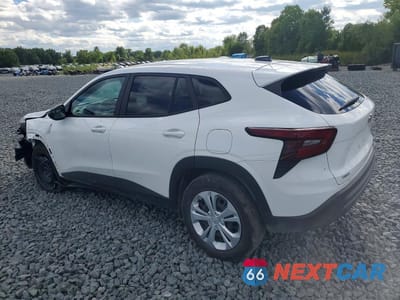 Drugie zdjęcie samochodu z przodu: 2026 CHEVROLET TRAX LS VIN:KL77LFEP1TC056334 - miniatura