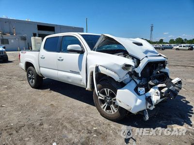 Czwarte zdjęcie samochodu z boku: 2017 TOYOTA TACOMA TRD SPORT VIN:3TMCZ5ANXHM114039 - miniatura