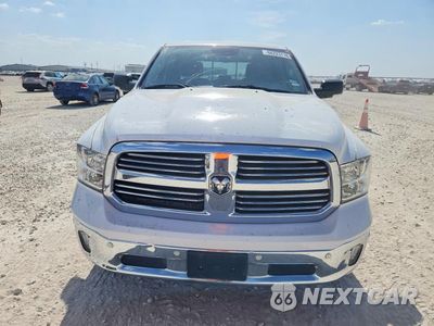 Piąte zdjęcie samochodu w środku: 2018 RAM 1500 SLT VIN:1C6RR6LM6JS355914 - miniatura